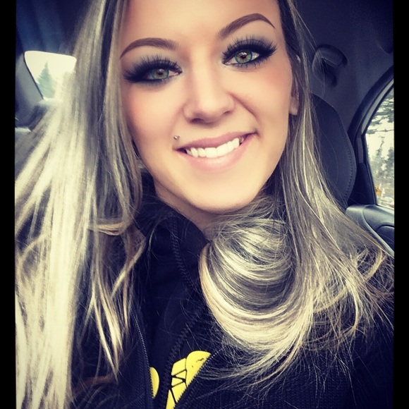 🎀 Meet your Posher, Brittany 🎀 - Picture 5 of 6